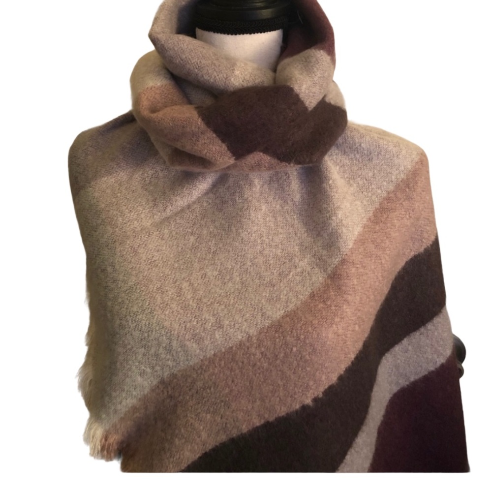 🎉HP🎉[Express] Oversized Blanket Scarf - Picture 4 of 7